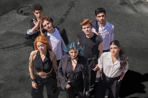 How can you make your own beauty products at home using natural ingredients?